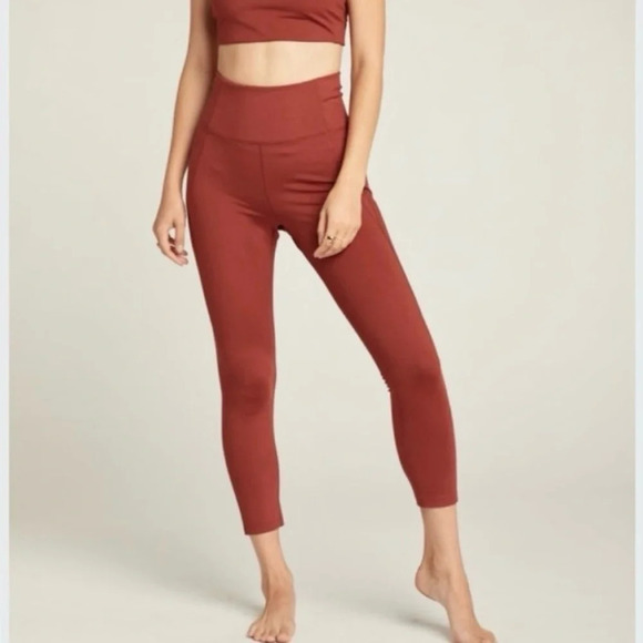 Girlfriend Collective Compression High Rise Cropped Legging in Terracotta Size S - Picture 2 of 10